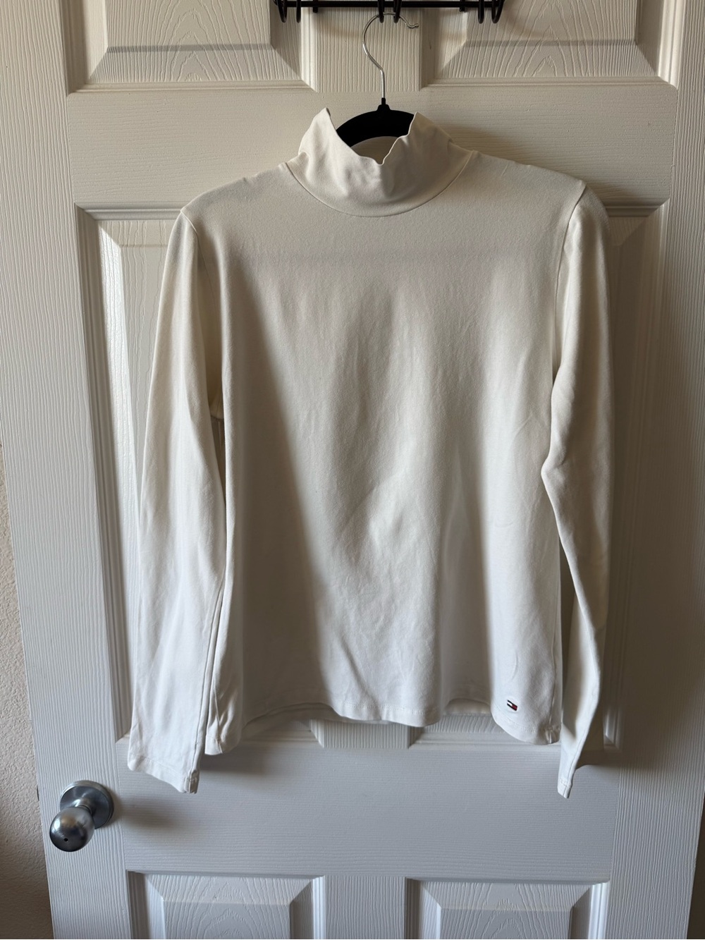 Tommy Hilfiger ivory white long-sleeve turtleneck shirt size large